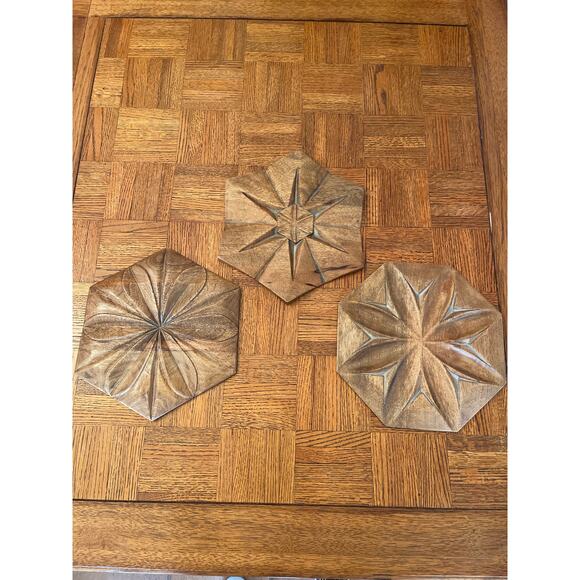 Set of 3 mid-century farmhouse style wood carving wall hangings - Picture 2 of 5
